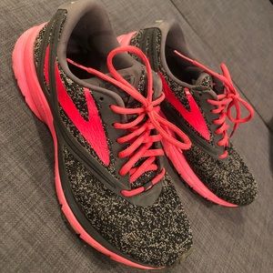 Brooks launch 4 running shoes